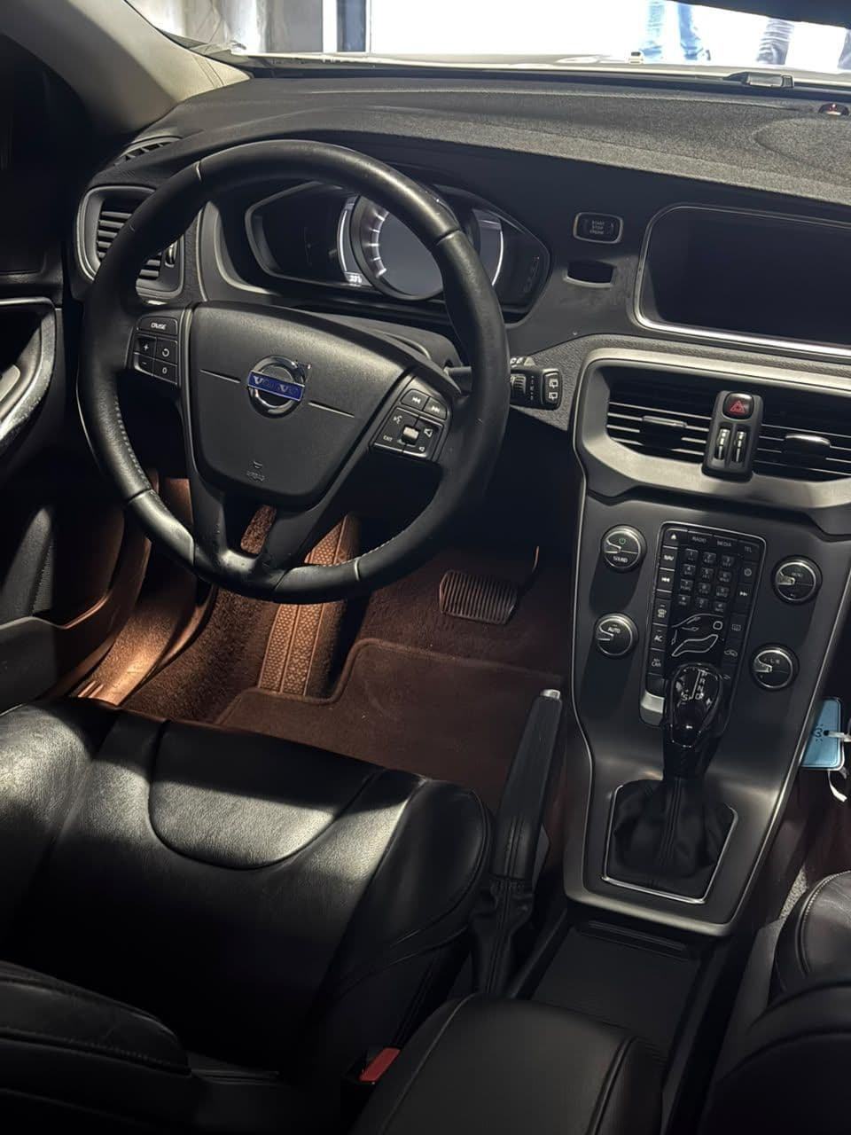 Volvo v40 T4, vista lateral