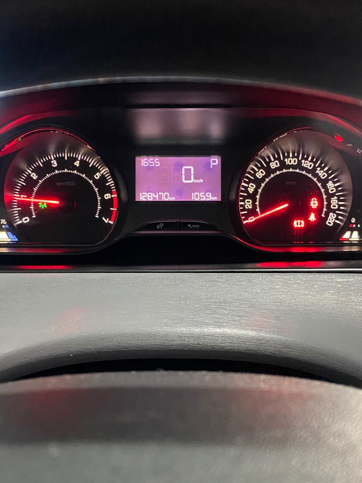 Instrumental del 208 con 128.470 km