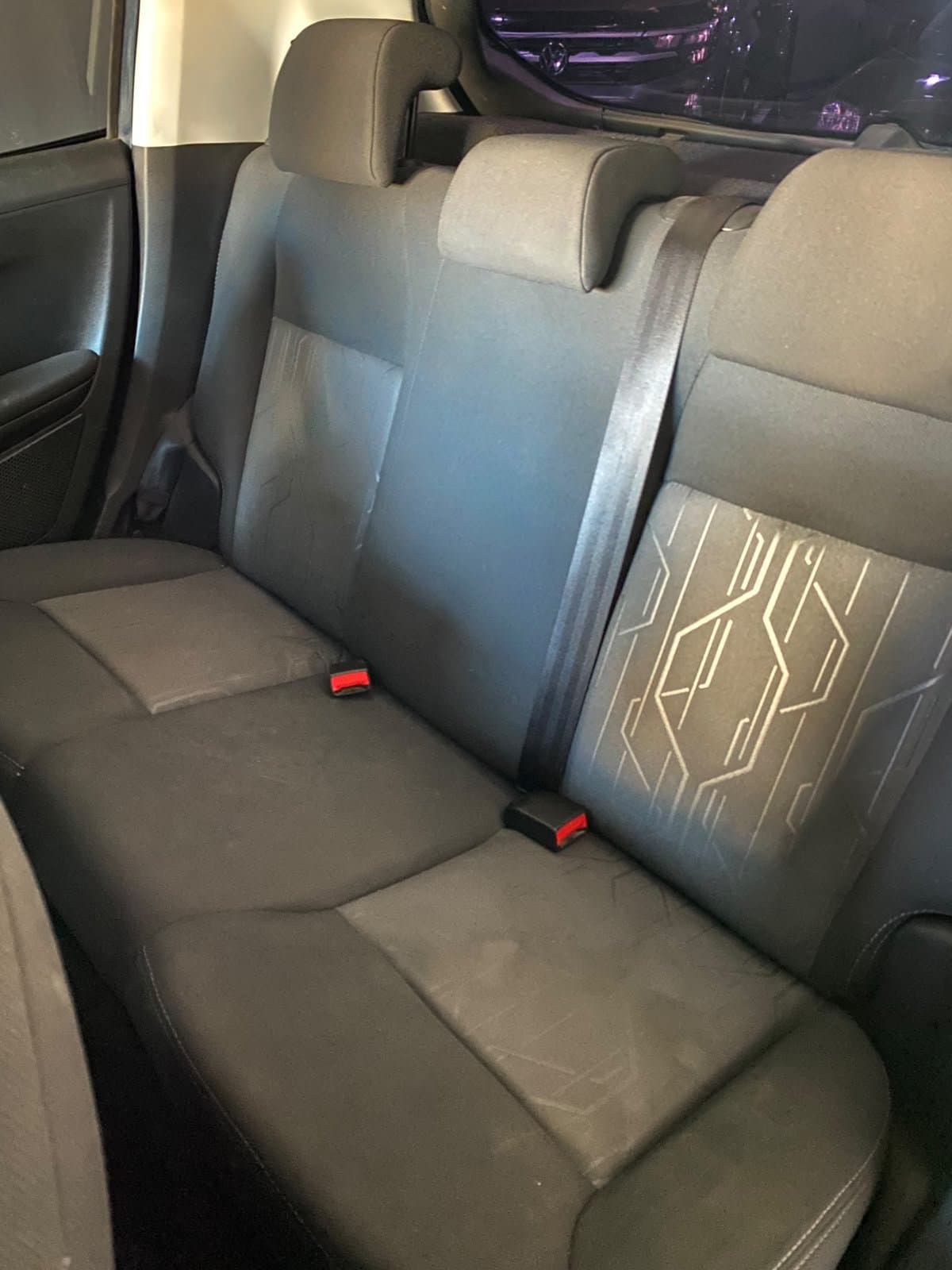 Asiento trasero de tela gris del 208