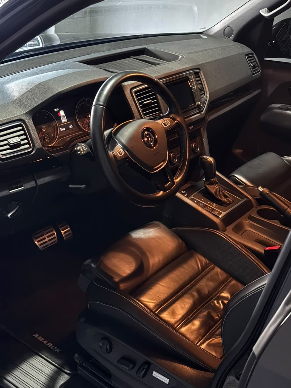 Puesto de manejo de la Amarok, butaca de cuero y caja automática