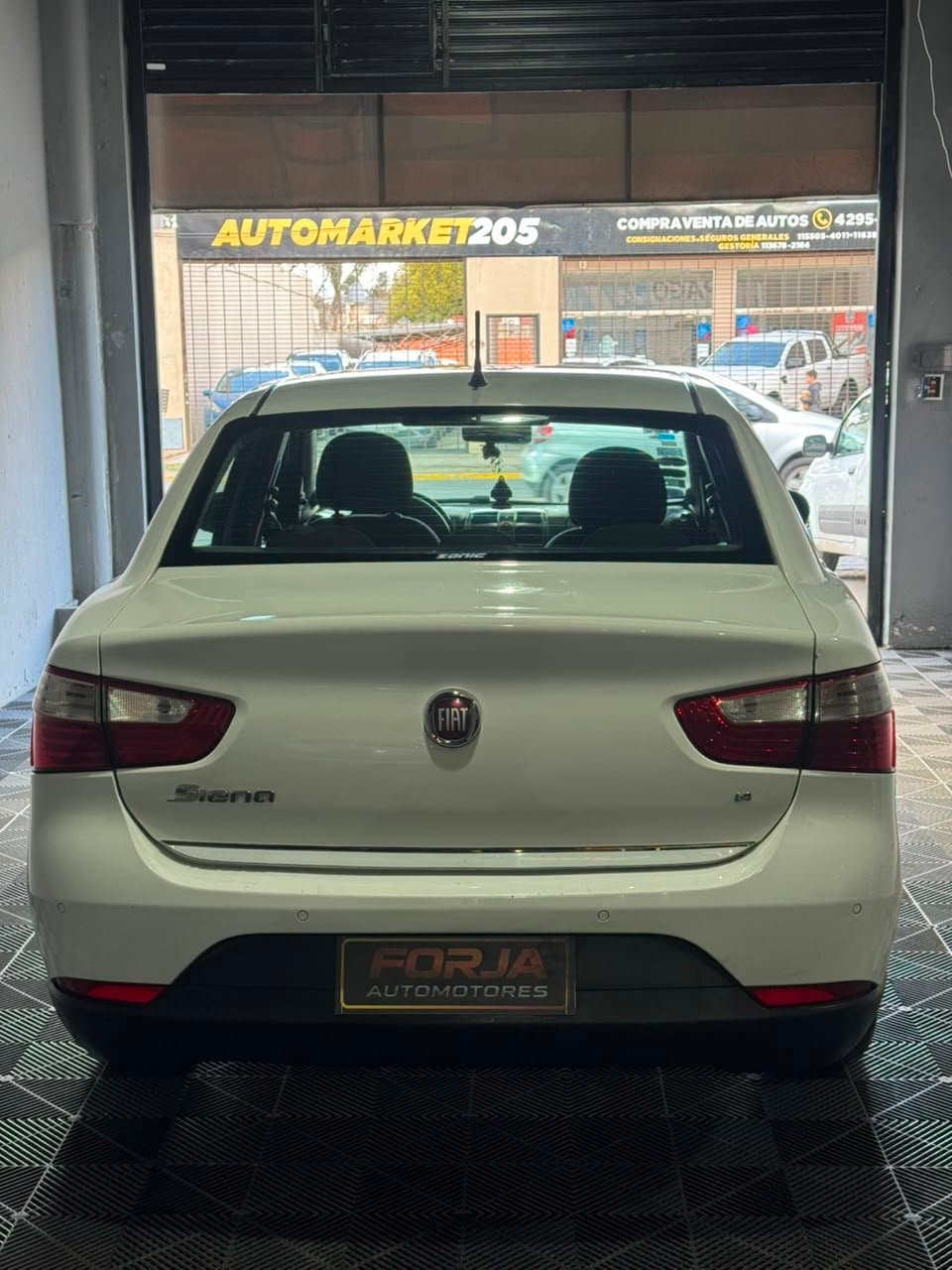 Grand Siena blanco de atrás