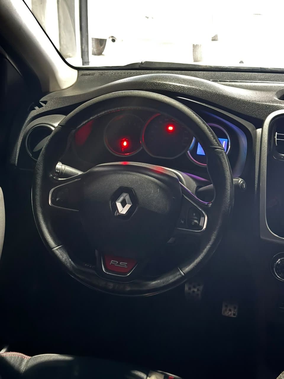 Volante R.S. e instrumental del Sandero